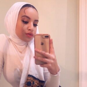 Meet your Posher, Dahlia